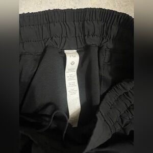 Black lululemon hotty hots